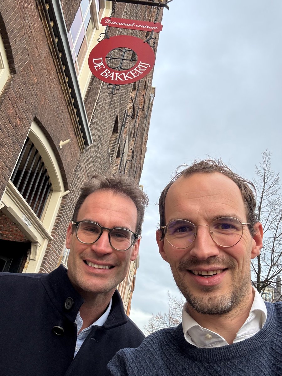 Pieter Krol (@pieter_krol) on Twitter photo Kennismaken met de nieuwe burgemeester van <a href="/GemeenteLeiden/">Gemeente Leiden</a> <a href="/peterheijkoop/">Peter Heijkoop</a> op een plek die me dierbaar is: de Bakkerij. Hier bieden kerken en andere betrokken maatschappelijke organisaties hulp aan wie geen helper heeft. Dank voor de ontvangst <a href="/JvdBergMeelis/">jvdbergmeelis.bsky.social</a> <a href="/TamaraBreton/">Tamara Breton</a>. Kennismaken met de nieuwe burgemeester van <a href="/GemeenteLeiden/">Gemeente Leiden</a> <a href="/peterheijkoop/">Peter Heijkoop</a> op een plek die me dierbaar is: de Bakkerij. Hier bieden kerken en andere betrokken maatschappelijke organisaties hulp aan wie geen helper heeft. Dank voor de ontvangst <a href="/JvdBergMeelis/">jvdbergmeelis.bsky.social</a> <a href="/TamaraBreton/">Tamara Breton</a>.