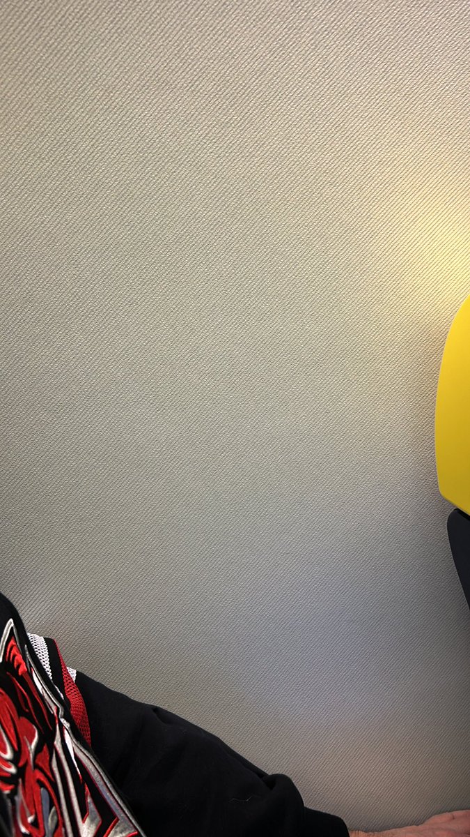 _draney's tweet image. Col has the window seat 🤣🤣