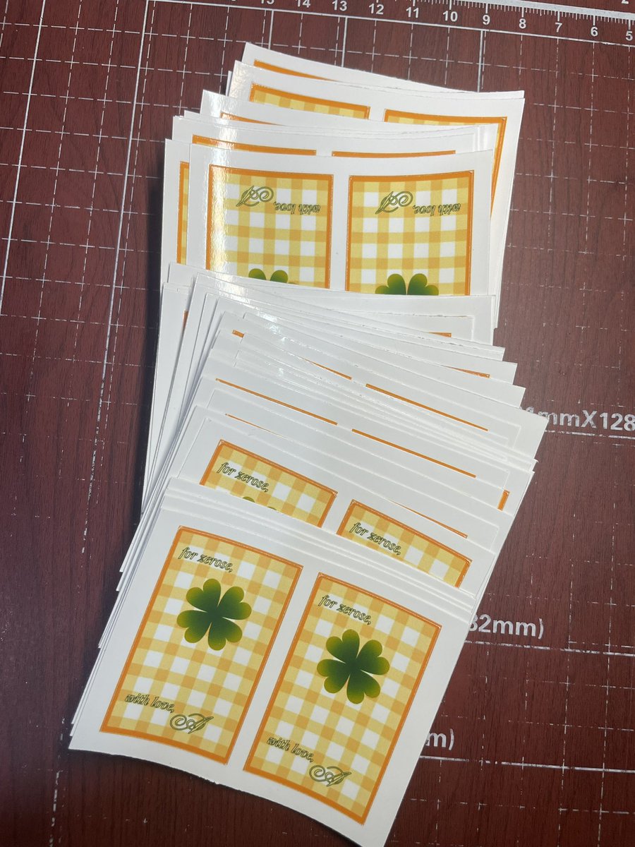 #PRINTSBY9TEEN   

Kiss cut stickers ; uncoated

- dm us to inquire   

t. kpop ppop concert event ph wts lf hand banner prints printing services service