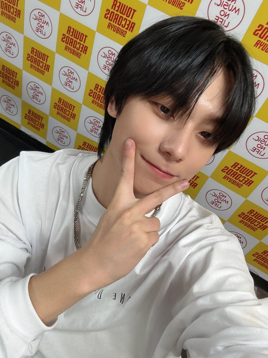 OmegaX_members's tweet photo. [#OX]

도쿄 고마워써 💙🌙

#OMEGA_X #오메가엑스 
#제현 #JEHYUN https://t.co/X3noaJ3os8