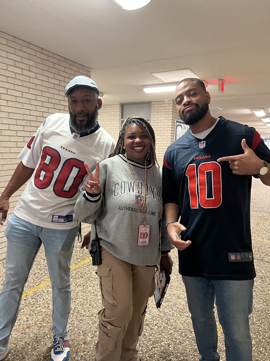 As (@as_gr8t) on Twitter photo <a href="/SmithES_AISD/">Smith Elementary</a> <a href="/NoLeaderLikeMe/">Greg Castille, M.Ed.</a> <a href="/HarrisES_AISD/">HarrisElem_Aisd</a> The Texans -vs- The Cowboys Rival began early this morning! #Onsite <a href="/SmithES_AISD/">Smith Elementary</a> <a href="/NoLeaderLikeMe/">Greg Castille, M.Ed.</a> <a href="/HarrisES_AISD/">HarrisElem_Aisd</a> The Texans -vs- The Cowboys Rival began early this morning! #Onsite