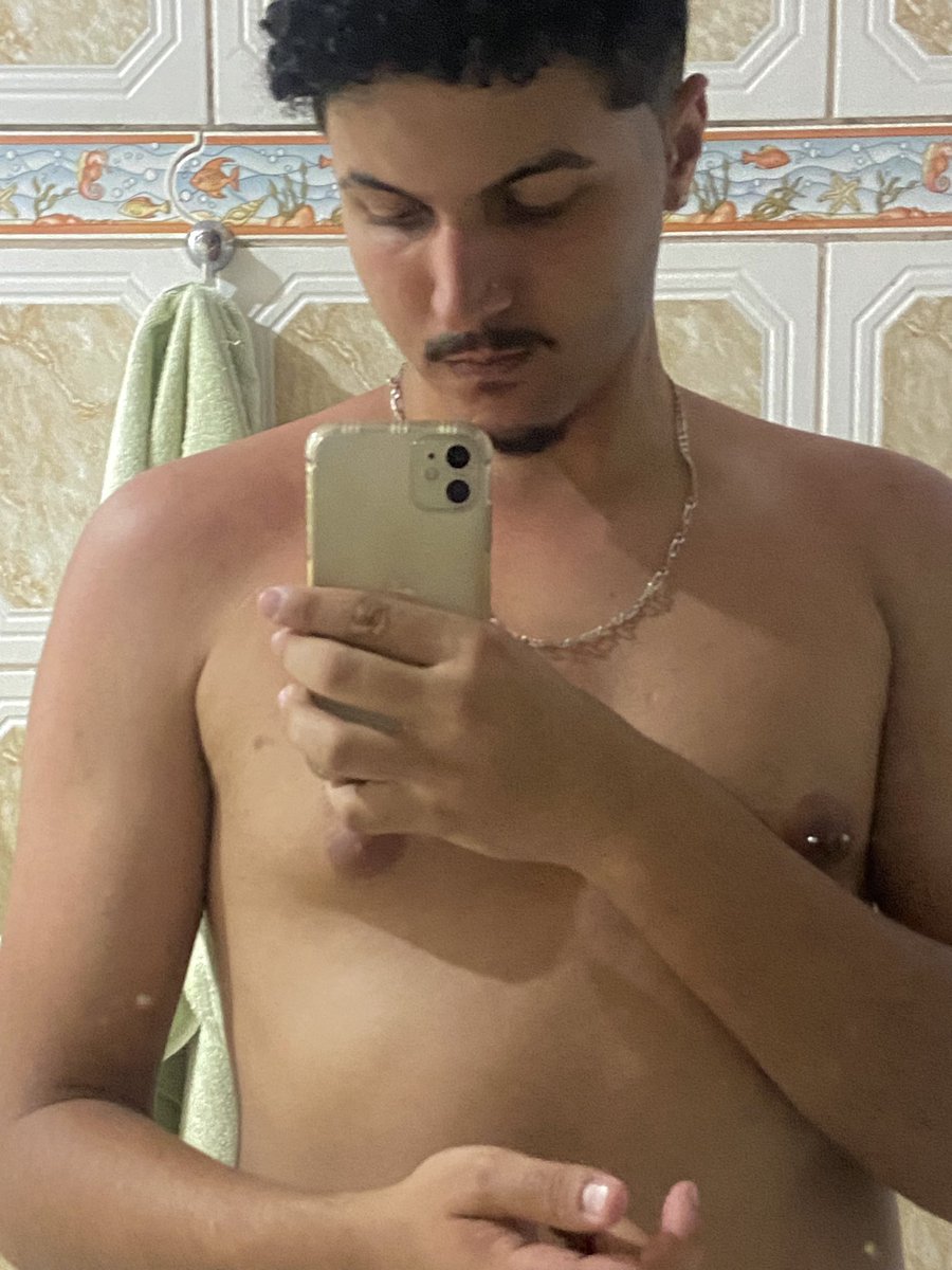 thigasfe's tweet photo. Gostosa e assada, igual lagosta, pronto pra comer * https://t.co/04COJh00AN