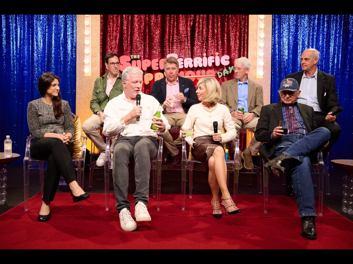 spomboy's tweet image. Check out this rogues gallery! And, no, you aren't seeing things. That IS @ttmygh in a puffy shirt. 🤣 Lest that weren't worth the price of admission itself, there were phenomenal conversations on the macro outlook with Felix Zulauf and the legendary MF investor, Bob Rodriguez.…