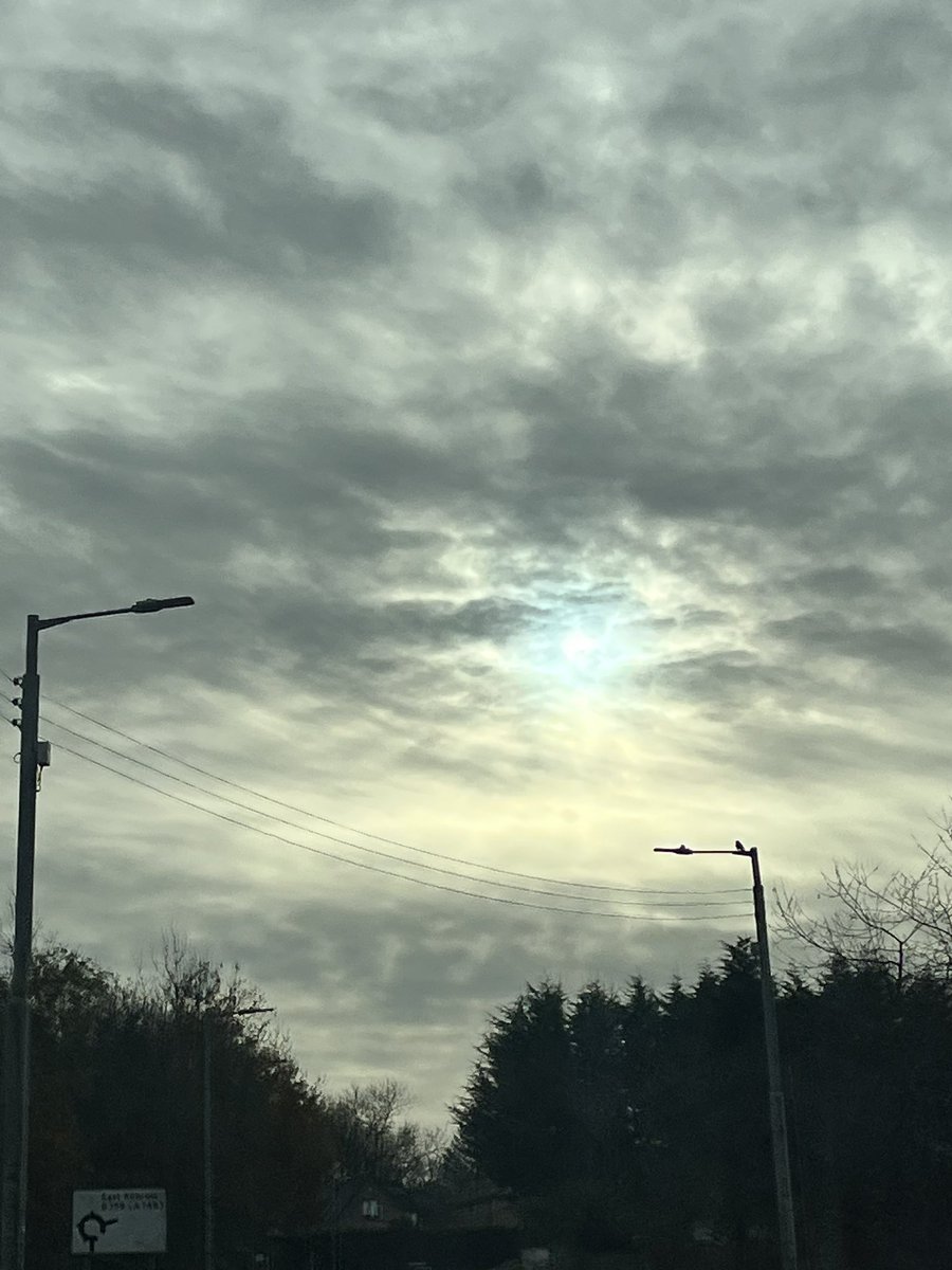 mrsjp_0's tweet photo. So after another pink start to this morning we have this absolute mess all over us..#Geoengineering #Haarp #toxicskies #herecomesthesnow #weatherwarfare
#SOS https://t.co/tiFZf6A5gB