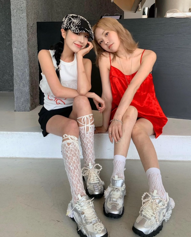 thisismynana's tweet photo. 💔Fila Echappe Silver Moon แบบพสโซฮีเว็บเติมของแล้วคับทุกคน ใครรออยู่มาเอ้บเร็วก่อนที่จะหมด สีนี้ฮิตมากๆๆ รอพรีประมาณ 2 วีคค่ะ🛫
💡size 220-290
〰️3190.- free reg!
#Fila #Echappe #พรีเกาหลี #หิ้วเกาหลี #พรีออร์เดอร์เกาหลี https://t.co/VEiEdEuIum