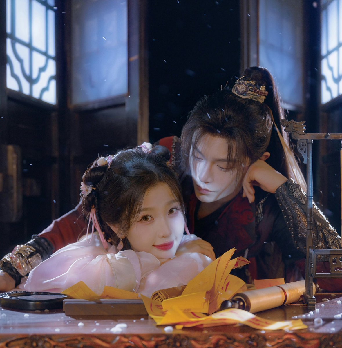 istrinasuh's tweet photo. WHAT A CRIME to be only a picture that speak millliiiooonnnss woordss ππππ #LoveGamelnEasternFantasy #YuShucin #DingYuxi https://t.co/NqA98BaHmZ