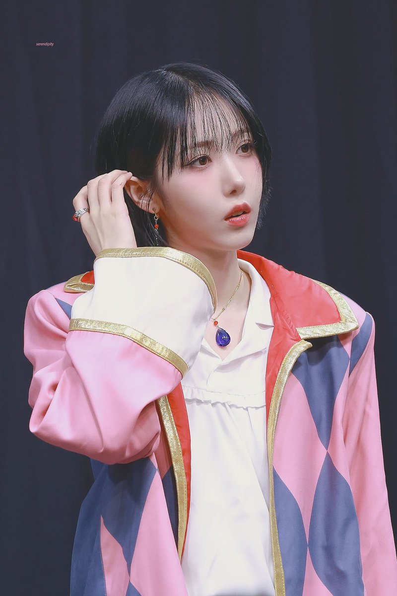 serendipity_603's tweet photo. 241116 
#비비지 #VIVIZ #신비 #SINB https://t.co/f7fbXQti5b