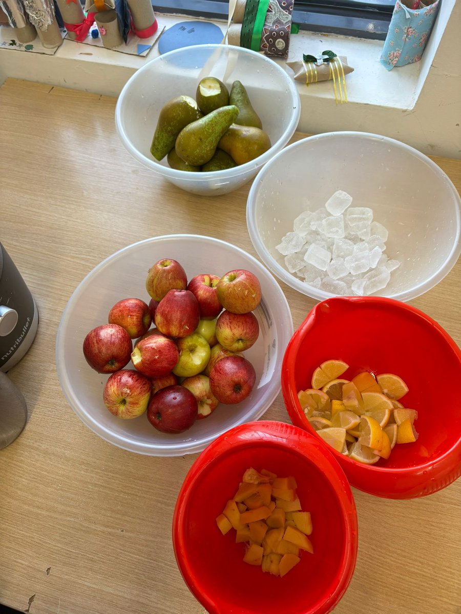 Super proud of the ladies today!🥤✨ 
They created their very own bespoke Saathi House Juice during our Healthy Vibes session.🌿🍇 
Here’s to wellness, and good vibes all around! 💪💚

#HealthyVibes #SaathiHouse #WellnessJourney