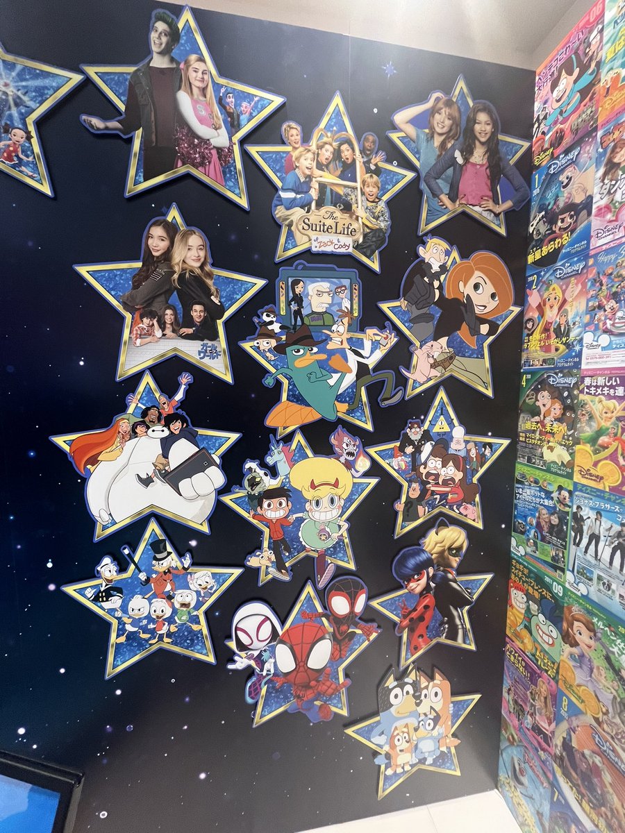 immaiha's tweet photo. I went to Disney Store in Shinjuku!!
They held Disney Channel 20th anniversary gallery!!!

#Disneystore #disneychannell #shinjuku #Tokyo https://t.co/yuBpD3utDX