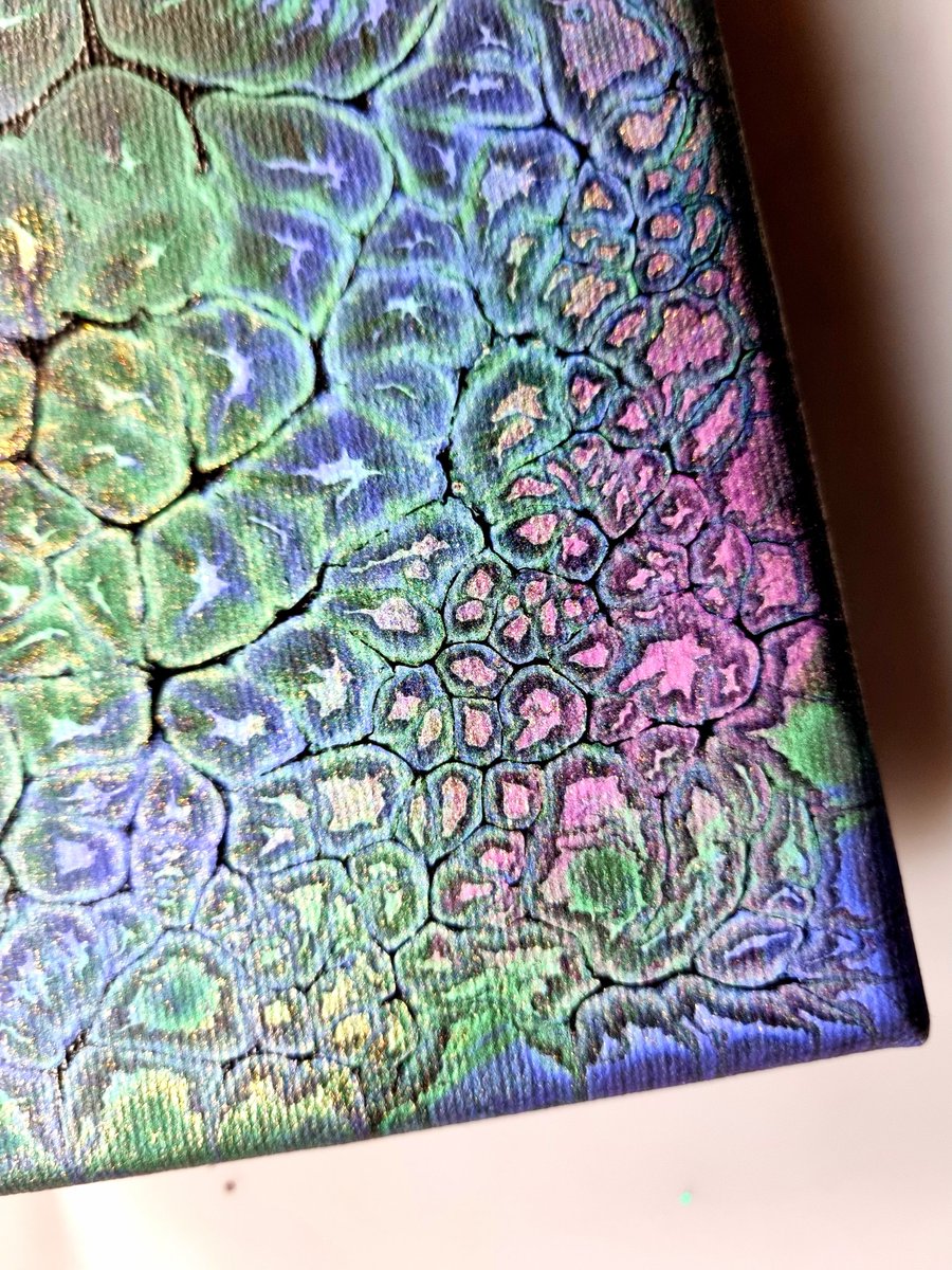 Crazy colors 🤩
Acrylic pouring magics
Pearl pour technique