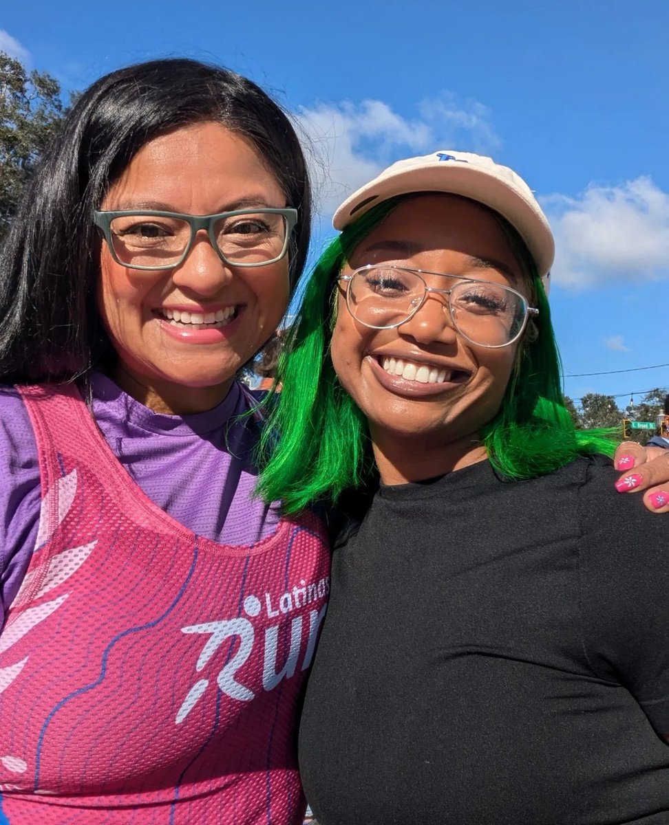 LatinasRun_'s tweet photo. Friday was todo Latina energy as we kicked off #EveryWomansMarathon weekend in Savannah! 💃🏽✨

A ShakeOut Run with @fleetfeetsav warmed us up, followed by trying 🔥 new gear from @wearoya.

We’re more than runners—we’re a movement. 💪🏽 What inspires you to run? 🧡 #LatinasRun https://t.co/EYfpsOekSU