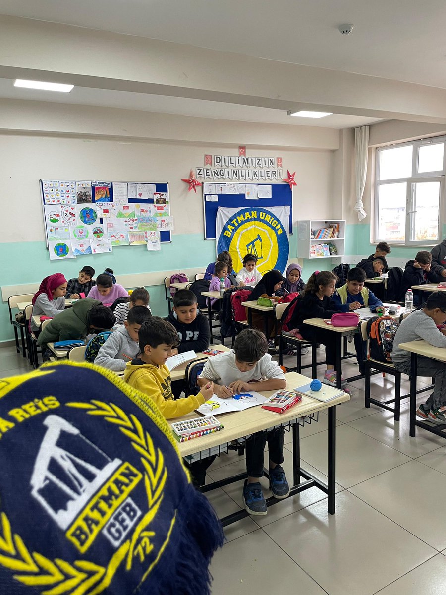 Batman GFB &amp; UniGFB olarak 14 Kasım Dünya Çocuk Kitapları Haftası kapsamında Batman Cemil Meriç İlkokulu Kütüphanesi’ne kitap yardımında bulunduk.

#GençFenerbahçeliler 
#ÜniGfb
#Fenerbahçe