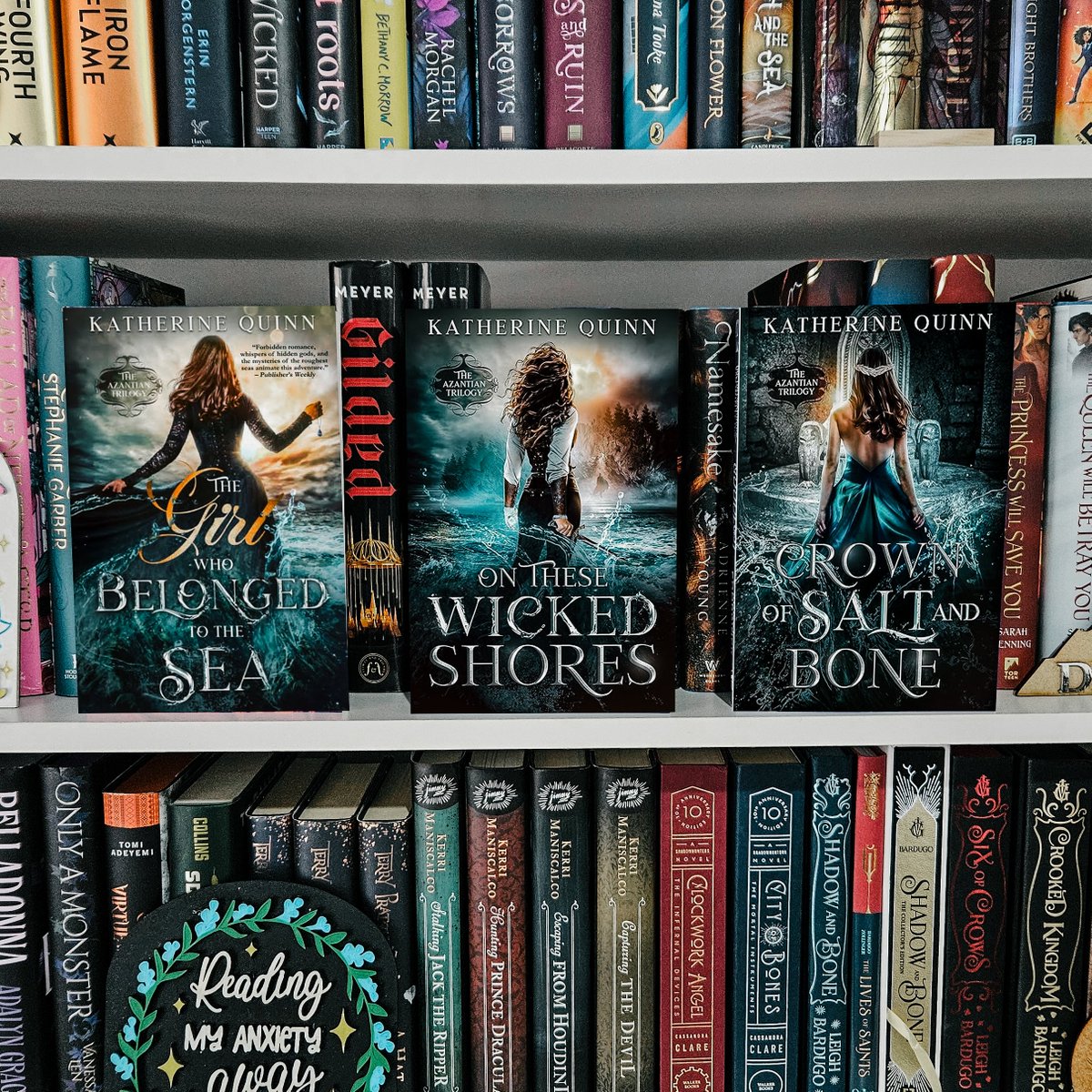 ReadingCaff's tweet image. 💀 Still recovering from Crown of Salt and Bone by Katherine Quinn. High-seas adventures, and a fated love triangle that will DESTROY you—in the best way. 🌊✨The finale of The Azantian Trilogy is EPIC. Full blog review. You NEED this romantasy on your shelf!
#CrownofSaltandBone