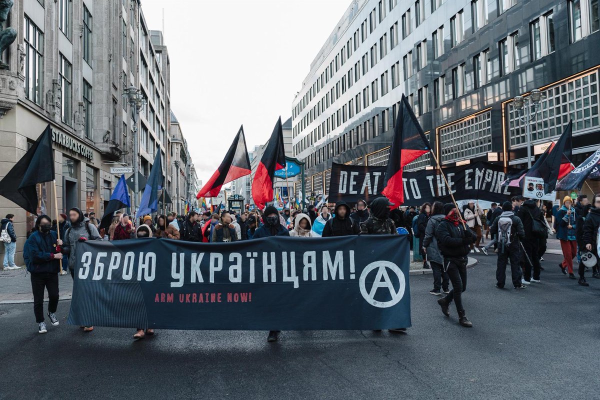 Around 100 anarchists and antifascists from #Russia and other countries joined the demonstration on 17 November in #Berlin organized by the russian liberal opposition. #Anarchism