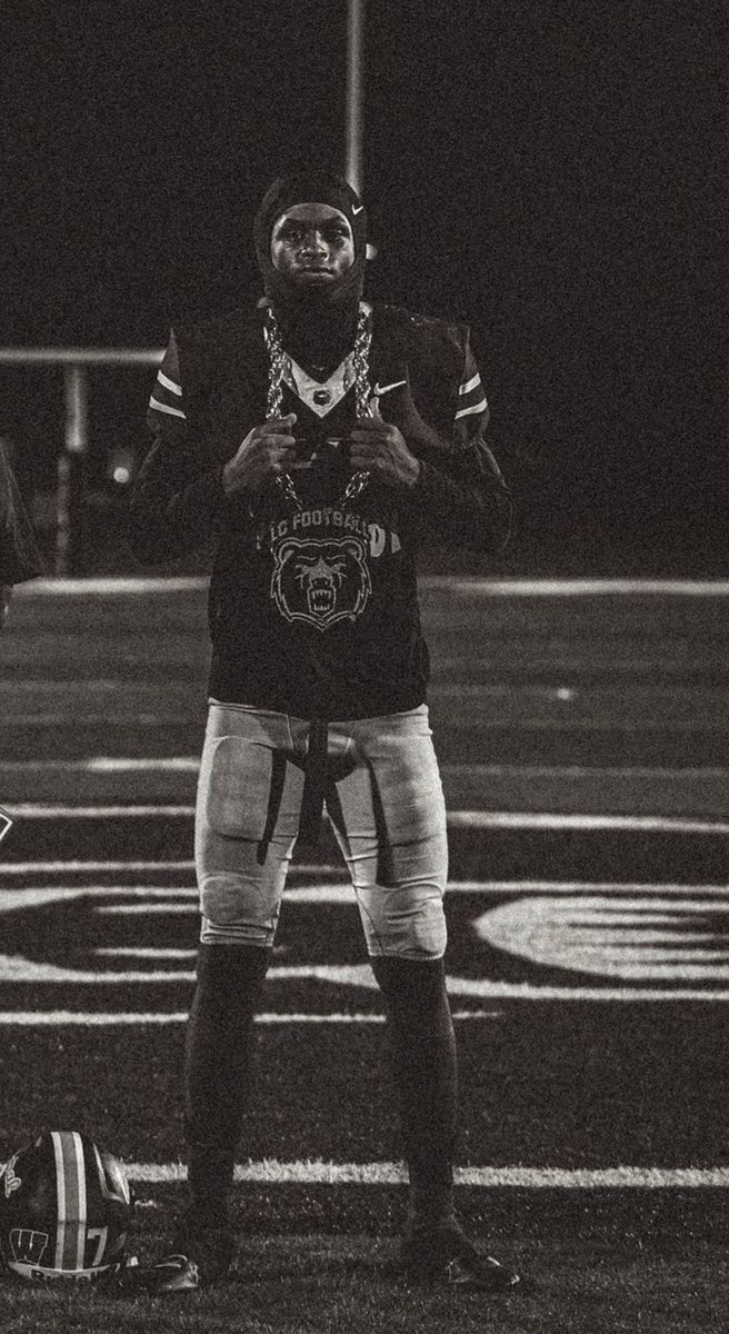 hudl.com/v/2QrhgA
 senior highlights, multi weapon💼