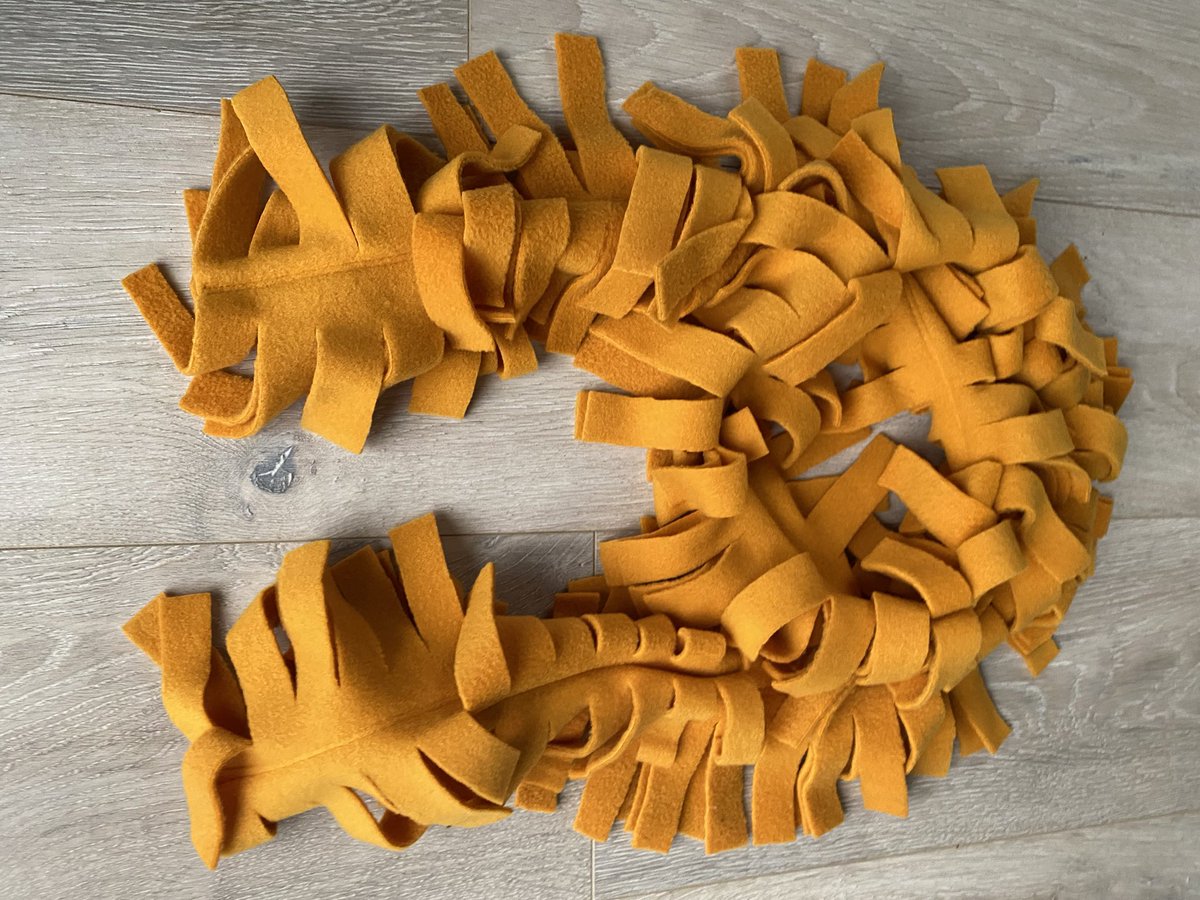 WOW! gallery is back in South Street for just one day -1Dec 11-5. As part of the #dorkingchristmas celebration our South Street stall in has jewellery and cosy shaggy fleece scarf/boas in 6 colourways. View all WOW! stock on Wowgallery.co.uk.