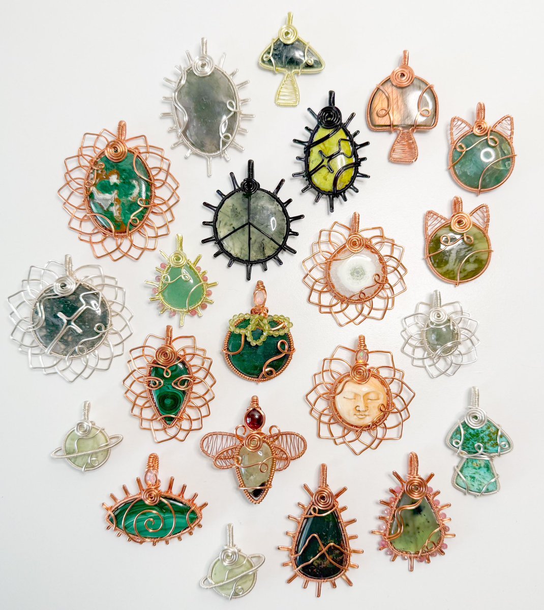 mildhippie's tweet image. the crystals          🍃🐛🌲        the pendants 

“enchanted forest” collection coming Friday November 22nd at 8pm eastern time &amp;lt;3