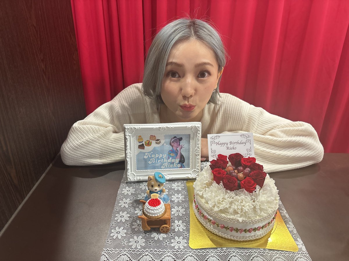 rieko_SDN's tweet photo. テーブルの上も🩵🎈🐻🐕
ちょっと後ろが気になるけど😂 https://t.co/6FDYgpba57