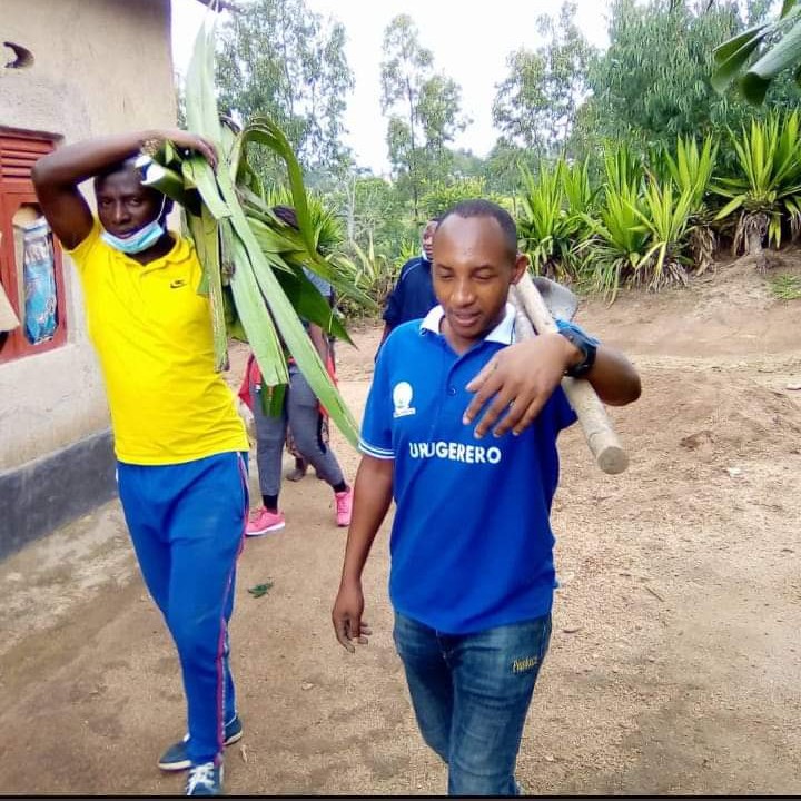 Nitwa Felix KARANI (Lievre Animee) ndi umu Scout wa <a href="/RwandaScouts/">Rwanda Scouts Association</a> muri <a href="/RuhangoDistrict/">Ruhango District</a>,
Rubyiruko ba Scout dusangiye Ubukorerabushake n'Ubwitange ngwino tujyane na <a href="/Bwizaofficial/">Bwiza Emerance</a>
Muri gahunda ya #IgitiMuRugo 

#WisigaraBirakureba

#Infinix #kikacLtd <a href="/Muzeturwubake/">🇷🇼 𝐌𝐔𝐙𝐄 𝐓𝐔𝐑𝐖𝐔𝐁𝐀𝐊𝐄🇷🇼</a> <a href="/byukavuba/">Sir. Uracyaryamye</a>