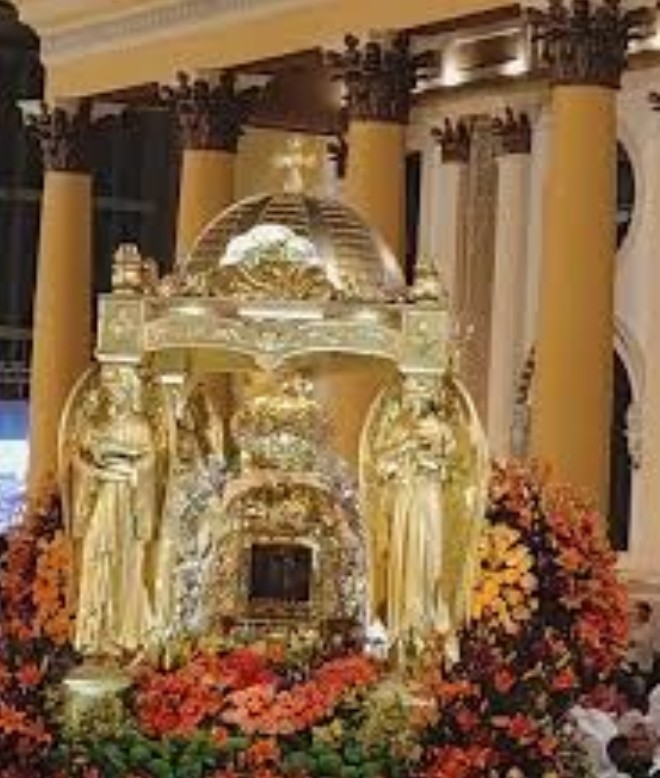 Hoy en tu madre virgen de la chinita te pedimos que nos cubras con tu sagrado manto.