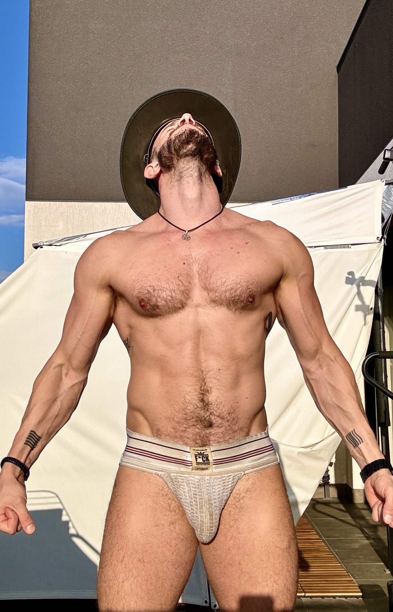 1 pic. Sniff sniff sniff 😈🐷🐷 🐽 🐽 https://t.co/Xe3GxUk44m https://t.co/66SkZnvT0R https://t.co/XvUEzE10yM