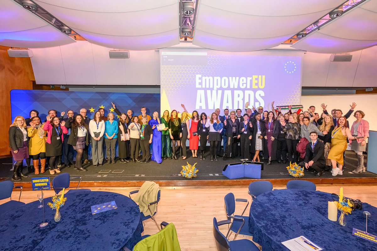 youngeuromove's tweet photo. Young European Movement were delighted to be awarded ‘Youth Champions’ at @EUdelegationUK #EmpowerEU awards ceremony 🇪🇺🇬🇧🏆 Join YEM: https://t.co/DJAkAjtAiU https://t.co/aRfvFpBnUD