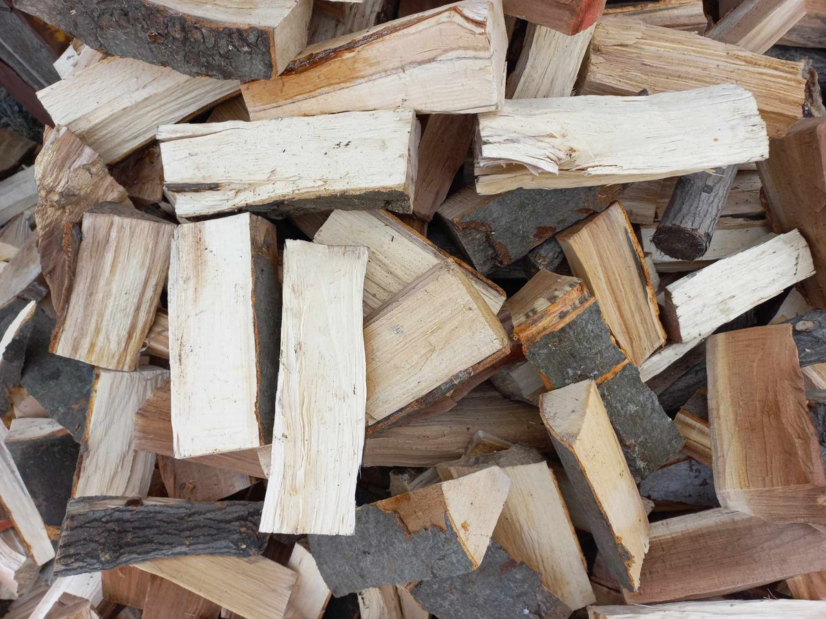 famtofamgyumri's tweet photo. I have delivered wood and food to families N 615 (Sahakyan Mane Henriki), 611 (Harutyunyan Gevorg Karapeti), 600 (Torosyan Tatev Arayi), 610 (Ivanova Valentina Nshani), 438 (Gevorgyan Mari Romani)#famtofam https://t.co/fxp5CIyXnr
