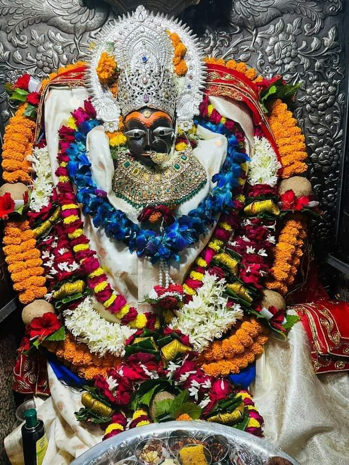 Prakash82587's tweet photo. माई शारदे भवानी के मैहर से
प्रातः कालीन दिव्य श्रृंगार आरती दर्शन 
जय माँ शारदा भवानी मेहरा वाली

🌺सुप्रभात वंदन 🙏 🌅 

#GiftOfEducation #Pushpa2TheRule 
#baaghi4 #दहेज_मुक्त_भारत #viralvideo 
#RashmikaMnadanna #BiggbBoss18
#StrikeFor5DaysBanking #GoldRate
#HypersonicMissile https://t.co/IP64iNhScE