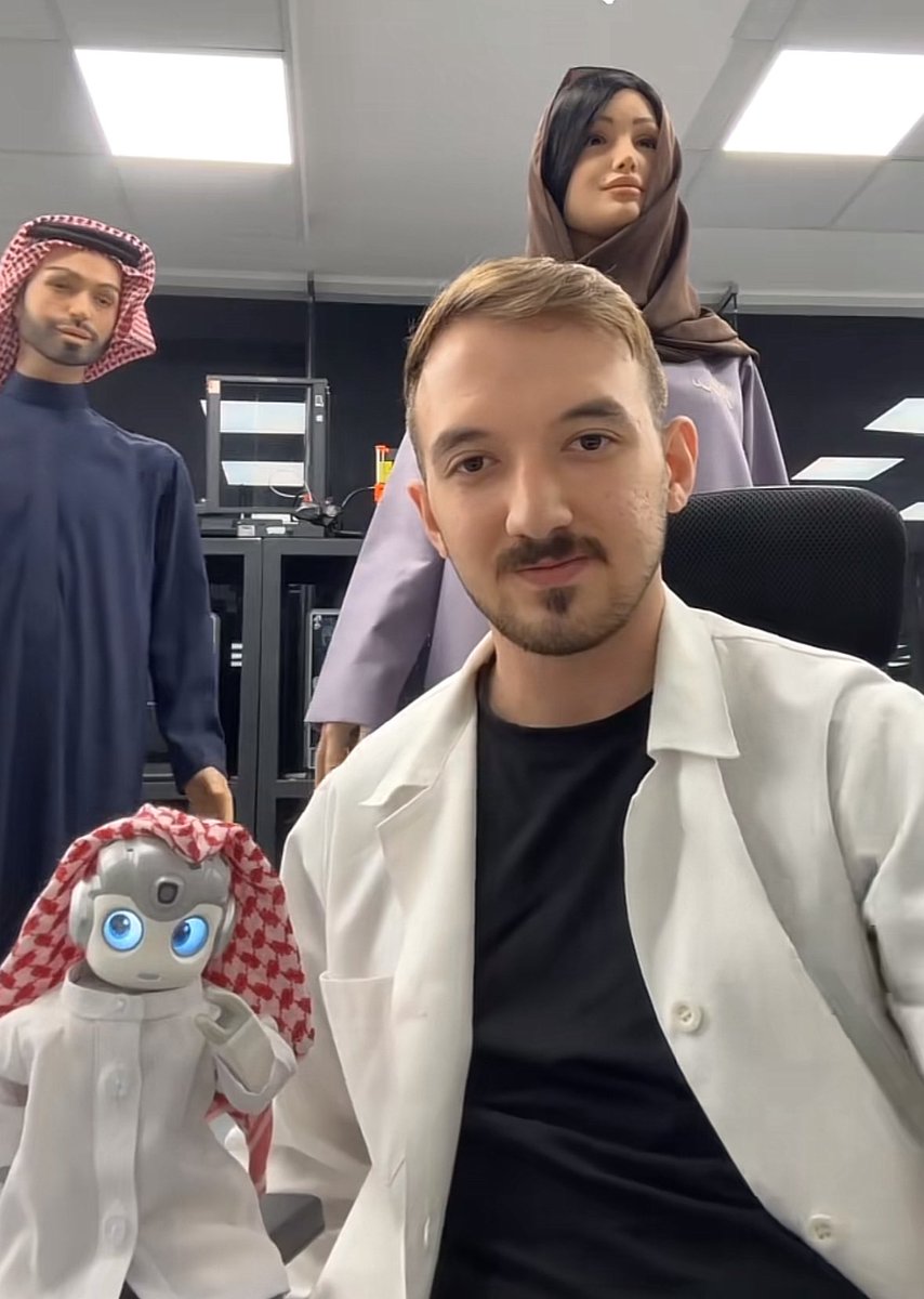 NBSalsaab's tweet photo. على فكرة!
محمد التلّا من طاقم المهندسين اللي عملوا على الروبوتان الشهيران سارة ومحمد بشكل مباشر🦾،
والروبوت دايزر كان الخطوة الأولى في مسيرته! 

التسجيل مُتاح للجميع، 
خلّونا نشوفكم هناك👀
تحكم ينتظركم ♾️🤍💜 https://t.co/44CuOSi3kB