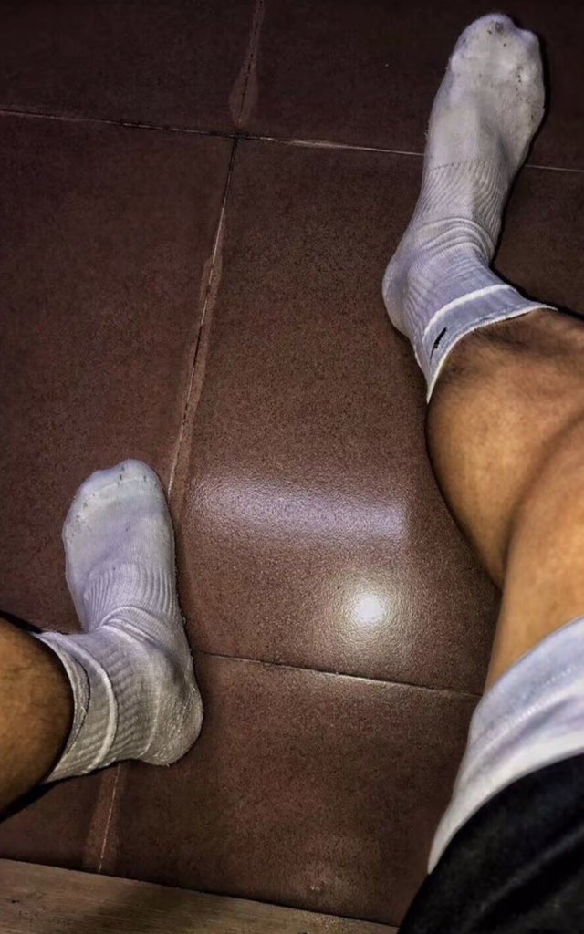 缺一条贱狗来帮老子洗脚🤔🤔🤔