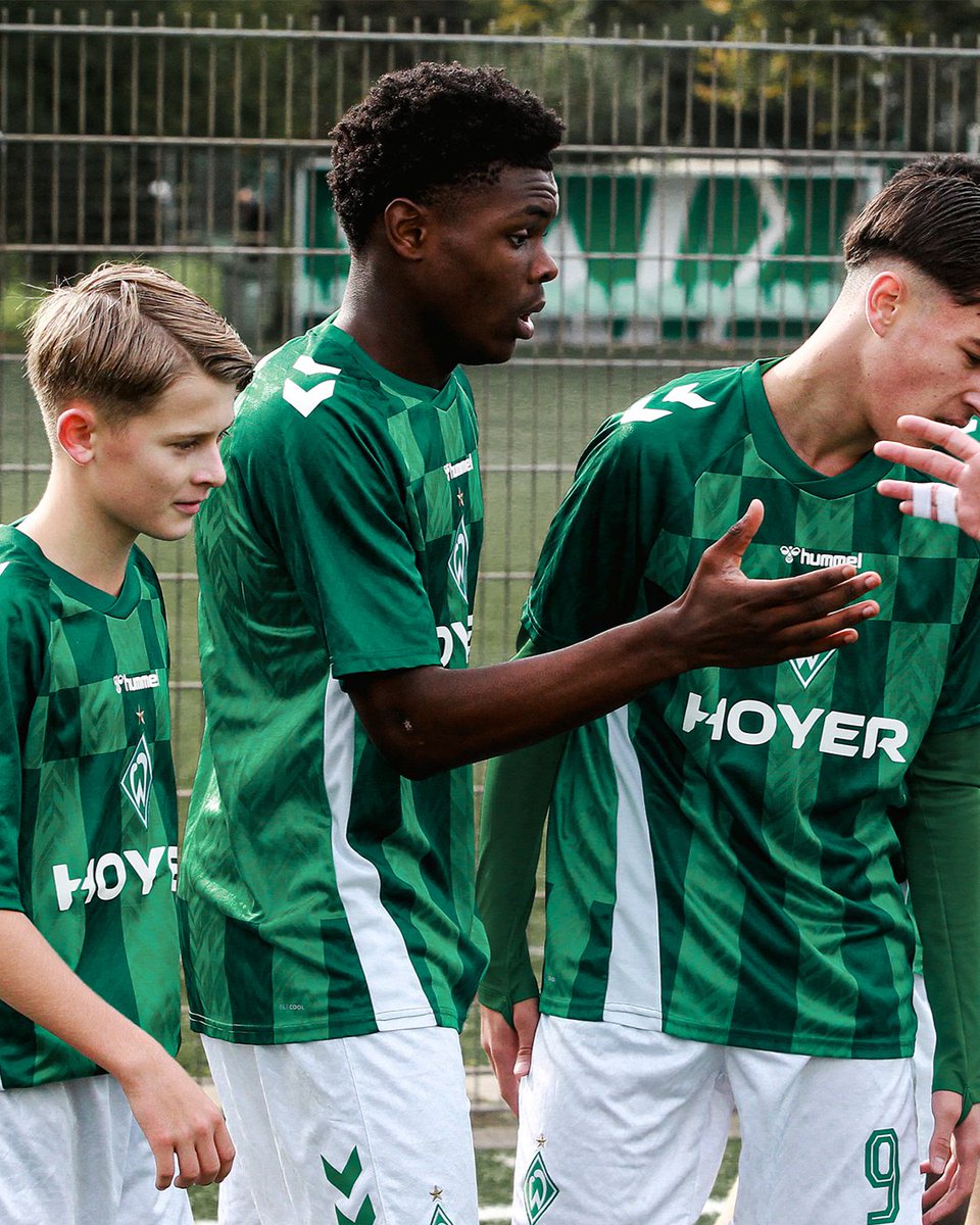 Hinrundenmeister! 💪🥇

Die U15 des SVW steht nach Abschluss der Hinrunde ganz oben in der Tabelle. Dazu gewinnt auch die U16 ihr Pflichtspiel, die U19 unterliegt hingegen im Test. Zu den Spielberichten 👉 svw.de/JuniorenKW46

#Werder