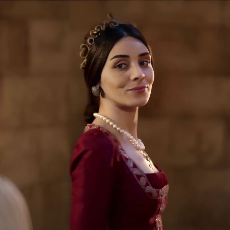 dawis_hilson's tweet photo. Mahidevran kendinden sonra Süleyman için gelen Hürrem'i öldürmek ister 

İzleyiciler ; Bu ne kötü kapli cani kadın amk anasını sikeyim 😡😡😡

Hürrem kendinden sonra Süleyman için gelen cariyeleri balkondan atar, Isabella, Firuze'yi yok eder

İzleyicilerc; Aşk kadın 😍 Queen 😘 https://t.co/FtRUwxCuT4
