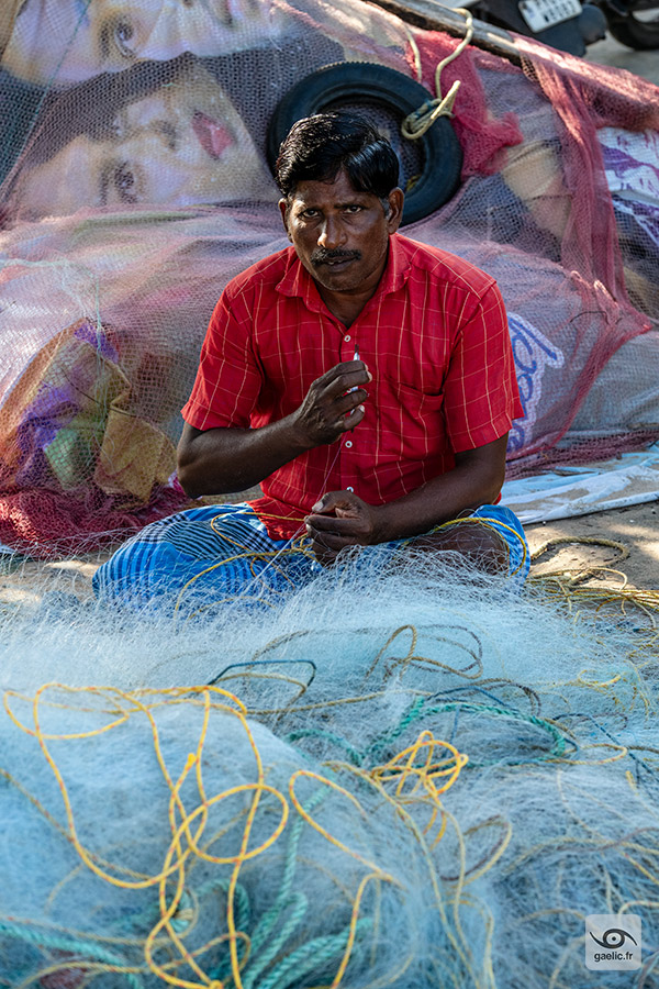 gaelic69's tweet photo. Puducherry’s fisherman repairing fishing nets

2023-11-27 India, Tamil Nadu, Puducherry
https://t.co/WqY7zNihmJ

#travel #india #photography #streetphotography #portrait #gaelic69 https://t.co/ebMrHIhbxK
