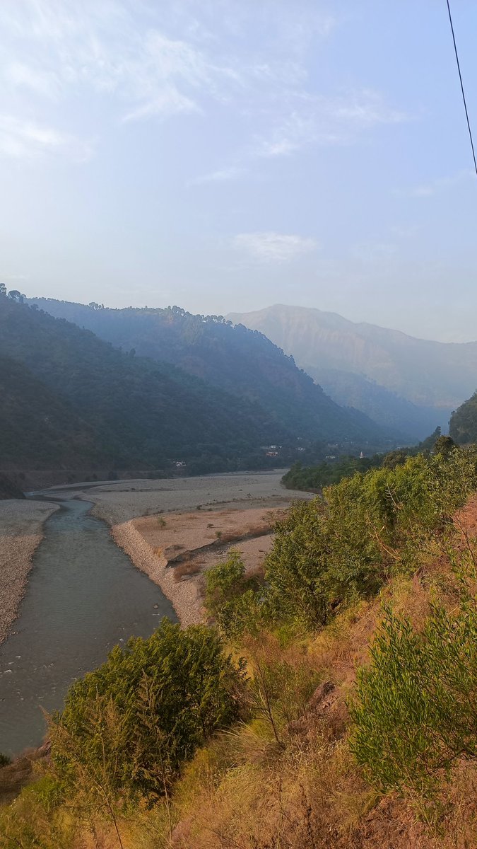sheikhsabirr's tweet photo. Where the mountains meet their reflection 🌄✨ Nature's calm at its best
#NatureLovers #MountainVibes #SereneViews #RiverReflection #TravelDiaries https://t.co/dt5pMtvDgU
