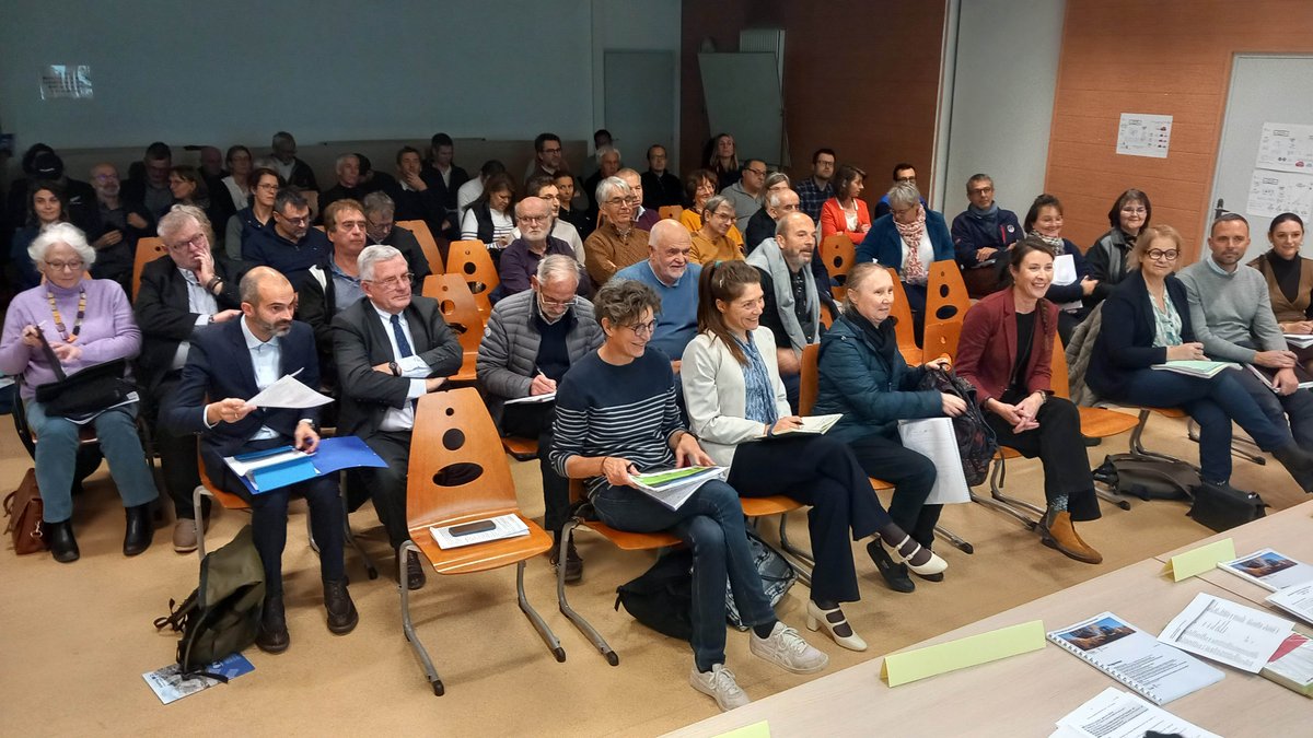 Prefet74's tweet image. Yves Le Breton, @prefet74, a présidé le séminaire "Vers une meilleure gestion des matériaux &amp;amp; des terres inertes en #HauteSavoie" co-organisé par #caue74, #DREAL &amp;amp; #DDT destiné aux collectivités pour approfondir cette question
ℹ️urls.fr/j0vf4V
#Éviter #Réduire #Compenser