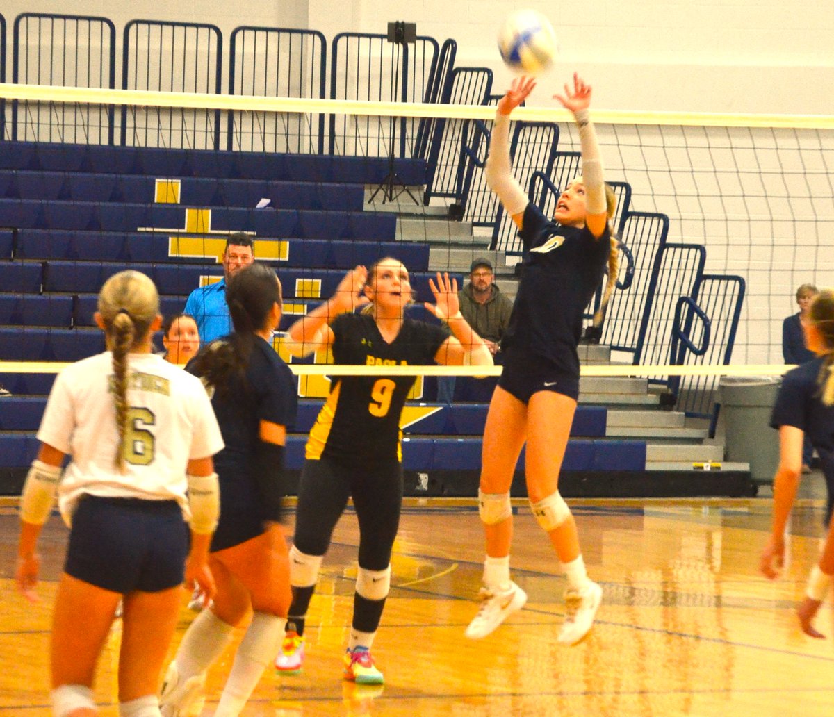 TopSports.news (@topsportsn) on Twitter photo Two-time player of the year <a href="/MillsMaegan13/">Maegan Mills</a>, state qualifiers top 2024 TSN All-Shawnee County volleyball team. <a href="/Seaman_Vball/">Seaman Viking Volleyball</a> @HaydenGirlsVB <a href="/LadyBluesVB/">WRHS Volleyball</a> @sleagleVB <a href="/LadyRossville/">Rossville Volleyball (Lady Dawgs)</a> <a href="/T_HighAthletics/">Topeka High Athletics</a> ...
loom.ly/M8hl8DA Two-time player of the year <a href="/MillsMaegan13/">Maegan Mills</a>, state qualifiers top 2024 TSN All-Shawnee County volleyball team. <a href="/Seaman_Vball/">Seaman Viking Volleyball</a> @HaydenGirlsVB <a href="/LadyBluesVB/">WRHS Volleyball</a> @sleagleVB <a href="/LadyRossville/">Rossville Volleyball (Lady Dawgs)</a> <a href="/T_HighAthletics/">Topeka High Athletics</a> ...
loom.ly/M8hl8DA