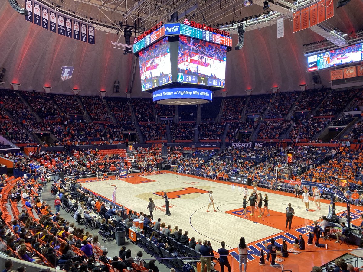 IlliniAD's tweet image. Awesome turnout for ⁦@IlliniWBB⁩ and the annual Field Trip Day! Such a great way to introduce the kids of our community to the 🔶🔷! They bring great enthusiasm and their (exceptionally loud) outside voices! Thanks for joining us, everyone! #OneWay #ILL 🏀👊