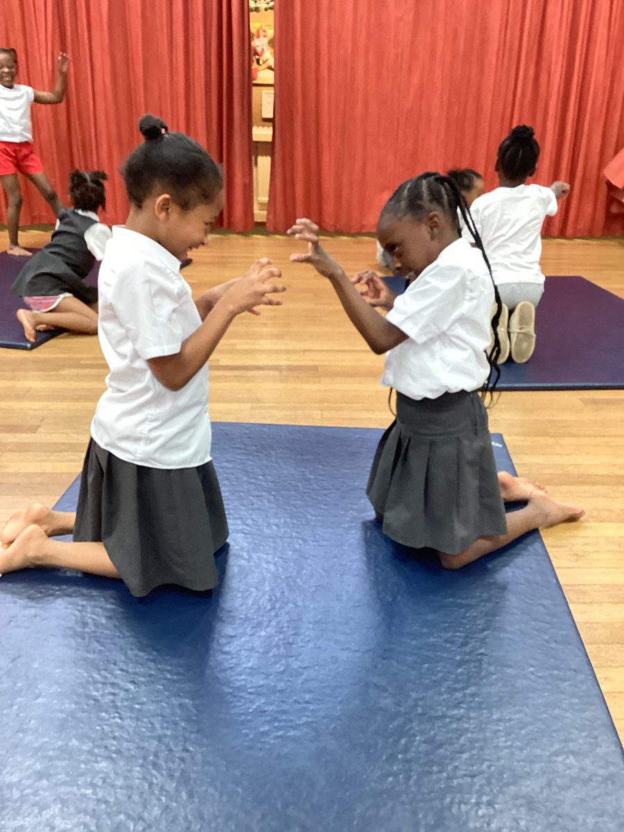 staugustinesNG3's tweet photo. Year 3 have had a great time creating dance movements as wild animals in PE! They used their skills with a partner and then a group to show their amazing teamwork skills!🐅🐻🐒🐯
#PEAtStA’s https://t.co/RqC9eCY8cT