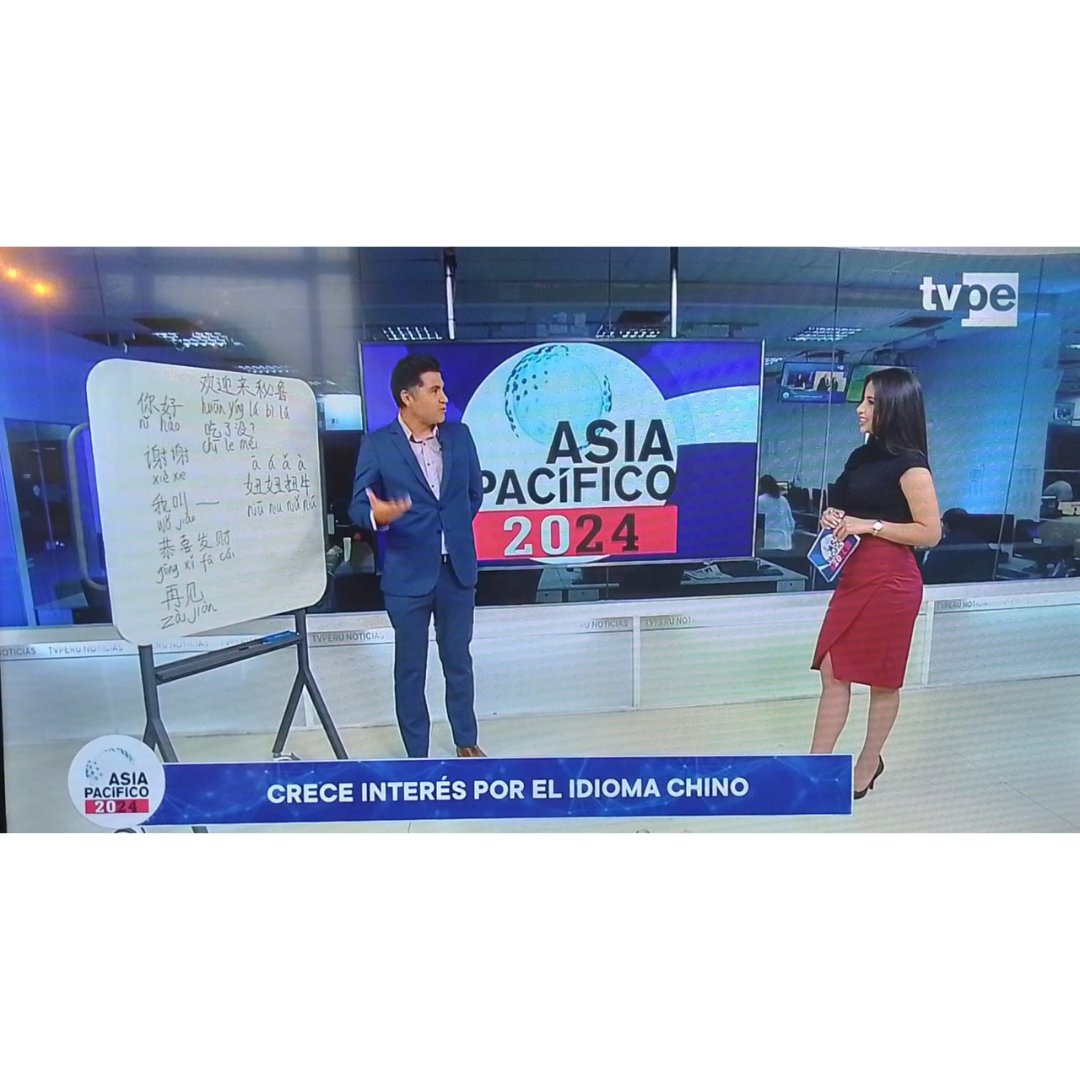 ctp_per's tweet photo. 🎙️ El Lic. Armando Zárate participó en "Asia Pacífico 2024" de TV Perú 🌟

Habló sobre la lengua china, la traducción certificada y el rol del CTP en la formación de profesionales. 🌏✨

🎥 Mira la entrevista aquí 👉 https://t.co/IOU22Wunba

#CTP #APEC2024 #TVPERU #chinomandarin https://t.co/d1QKQZJJmb