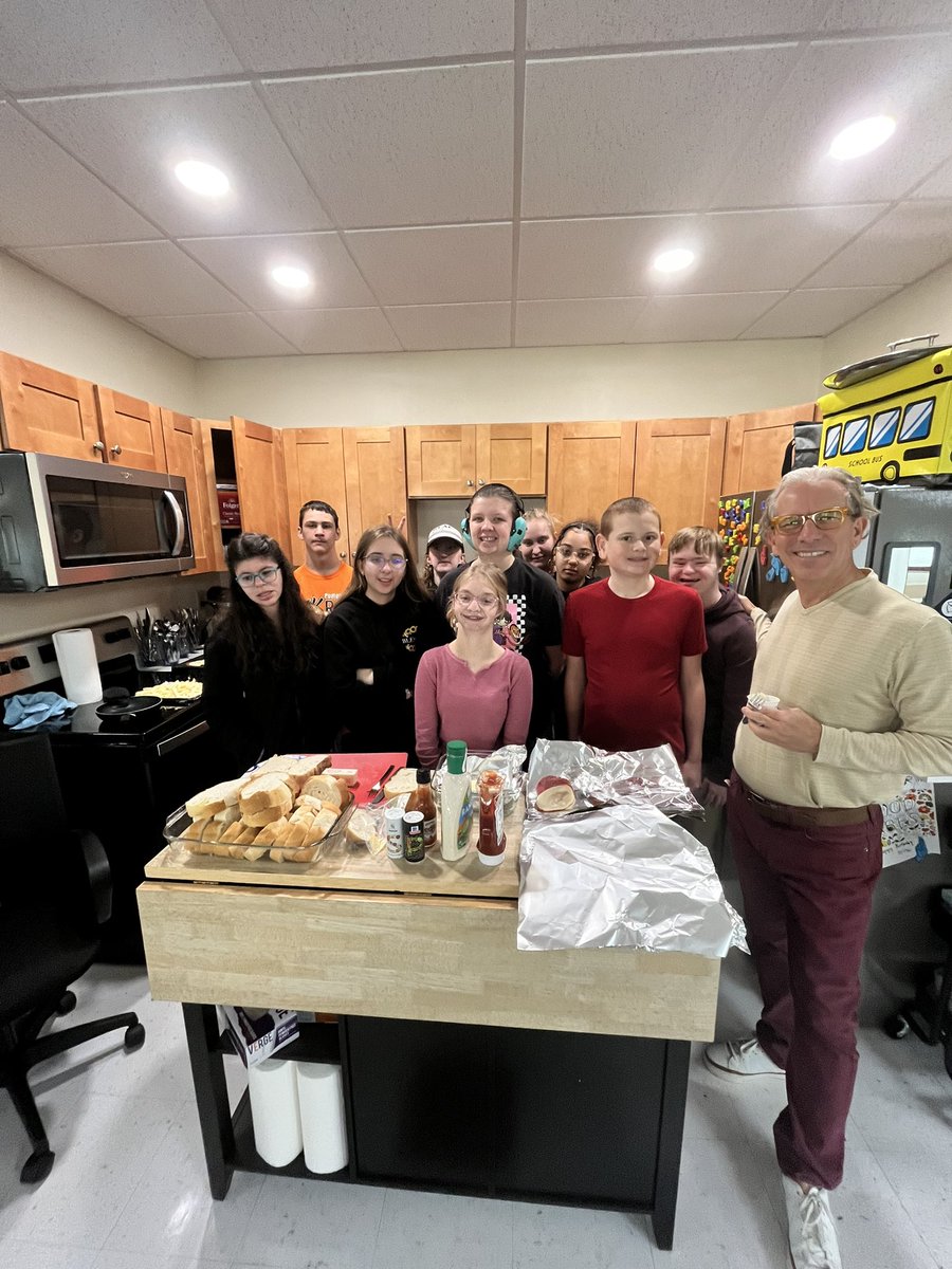 Mrs_Novak_EF's tweet photo. PITTSBURGH in the 🏠 today with Mr. Bellora and Primanti sandwiches 🥪 😊 GUEST CHEF. https://t.co/ND355EfR6b