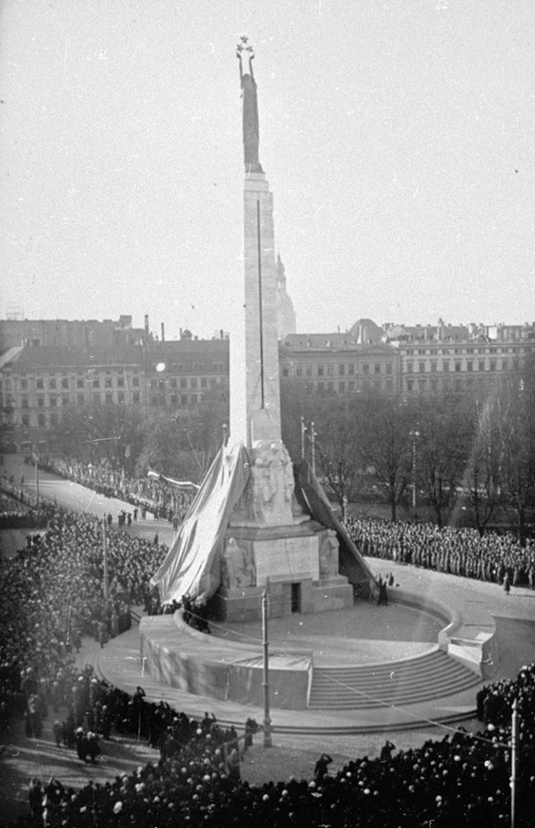 partevzemi's tweet photo. Sveicu Latvijas 106.dzimšanas dienā! Saules mūžu Latvijai!🇱🇻 https://t.co/mcCvIe8yyL