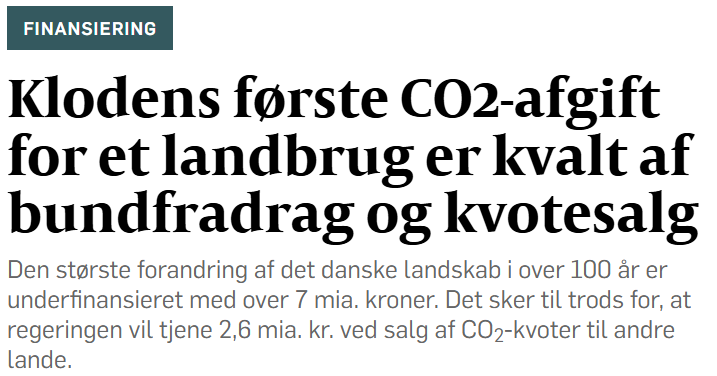 ChristianFromb's tweet photo. Regeringen har sagt igen og igen, at udledningerne ikke bare må flytte til udlandet. Det står endda i klimaloven. 

Nu vælger regeringen aktivt at flytte udledningerne til udlandet. 

Salg af CO2-kvoter til andre EU-lande skal hente 2,6 mia kr til at finansiere trepartsaftalen. 

Ifølge @AndreasLundJ er det "noget af det dårligste, man kan gøre for klimaet". Det gør nemlig at andre EU-lande ikke behøves at reducere deres udledninger. 

Vi giver bogstaveligt talt køb på aftalens sparsomme CO2-reduktioner. 

✅ Reduktioner på papiret
❌ Reduktioner i virkeligheden

https://t.co/pDvlCLX4Ib