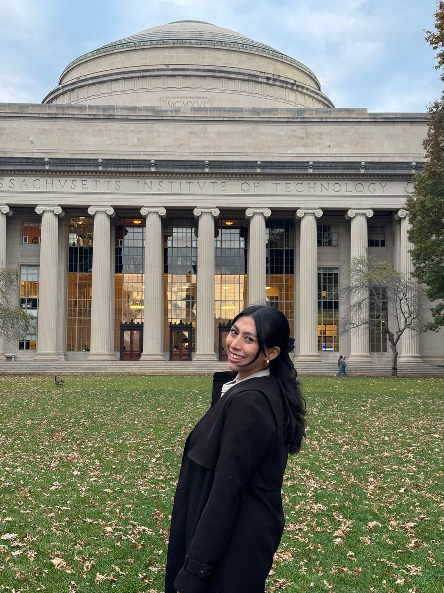 ePC_UCB's tweet image. 🎉 ¡Felicitamos a Natalie Murillo de Negocios y Ciencia de Datos por participar en Women in Business Bolivia! 🌟 Gracias a la ePC, tuvo la oportunidad de reunirse con Tim Cheston de Harvard Kennedy School. 💼👩‍🎓 ¡Inspiración para mujeres emprendedoras! 💪 #OrgulloEPC