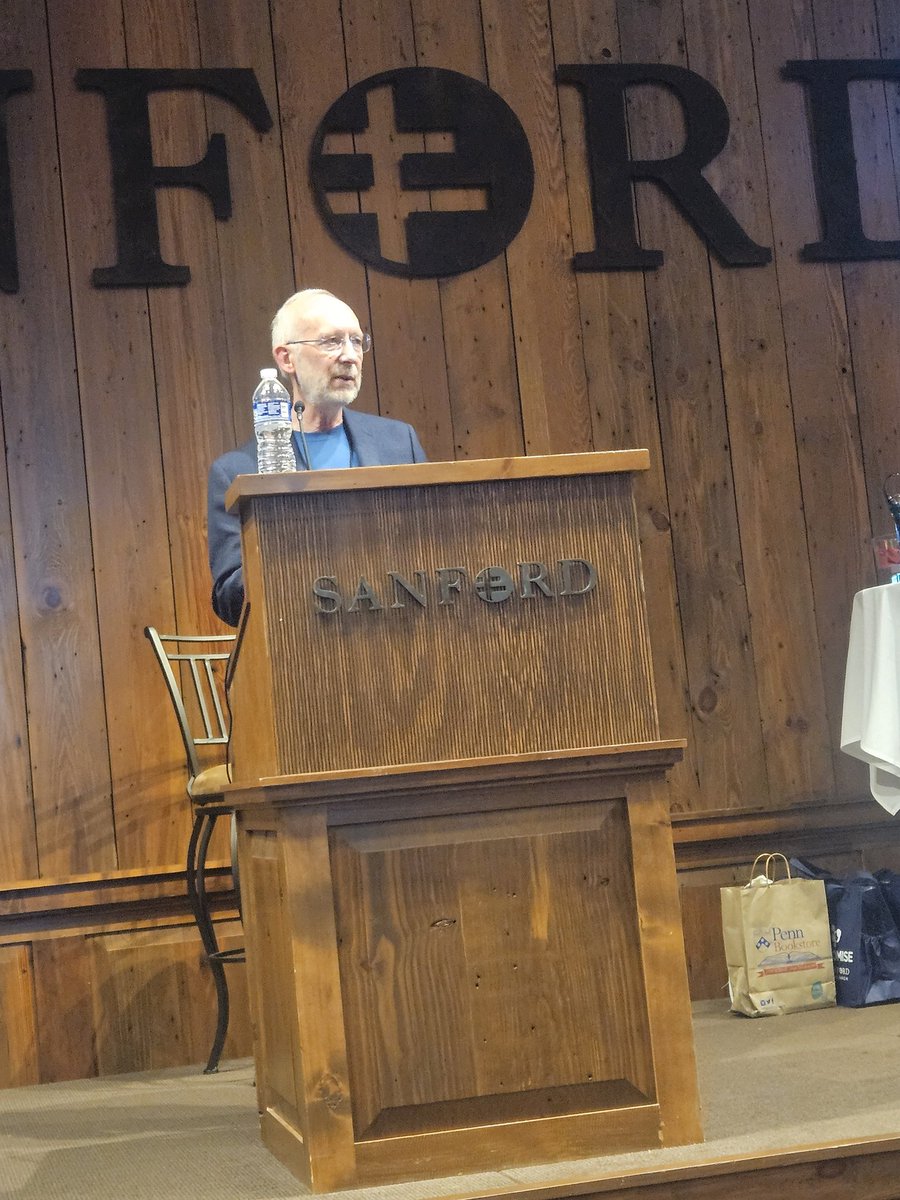 ronny_drapkin's tweet photo. Amazing Keynote talk by Don Cleveland at the 2024 @OCMF_Conference on how chromothripsis drives ecDNA and the nuclease that fragments DNA in micronuclei!
@BasserBRCA @SanfordResearch @BazzaroPhd #SiouxFalls https://t.co/ElAY2CMOjc