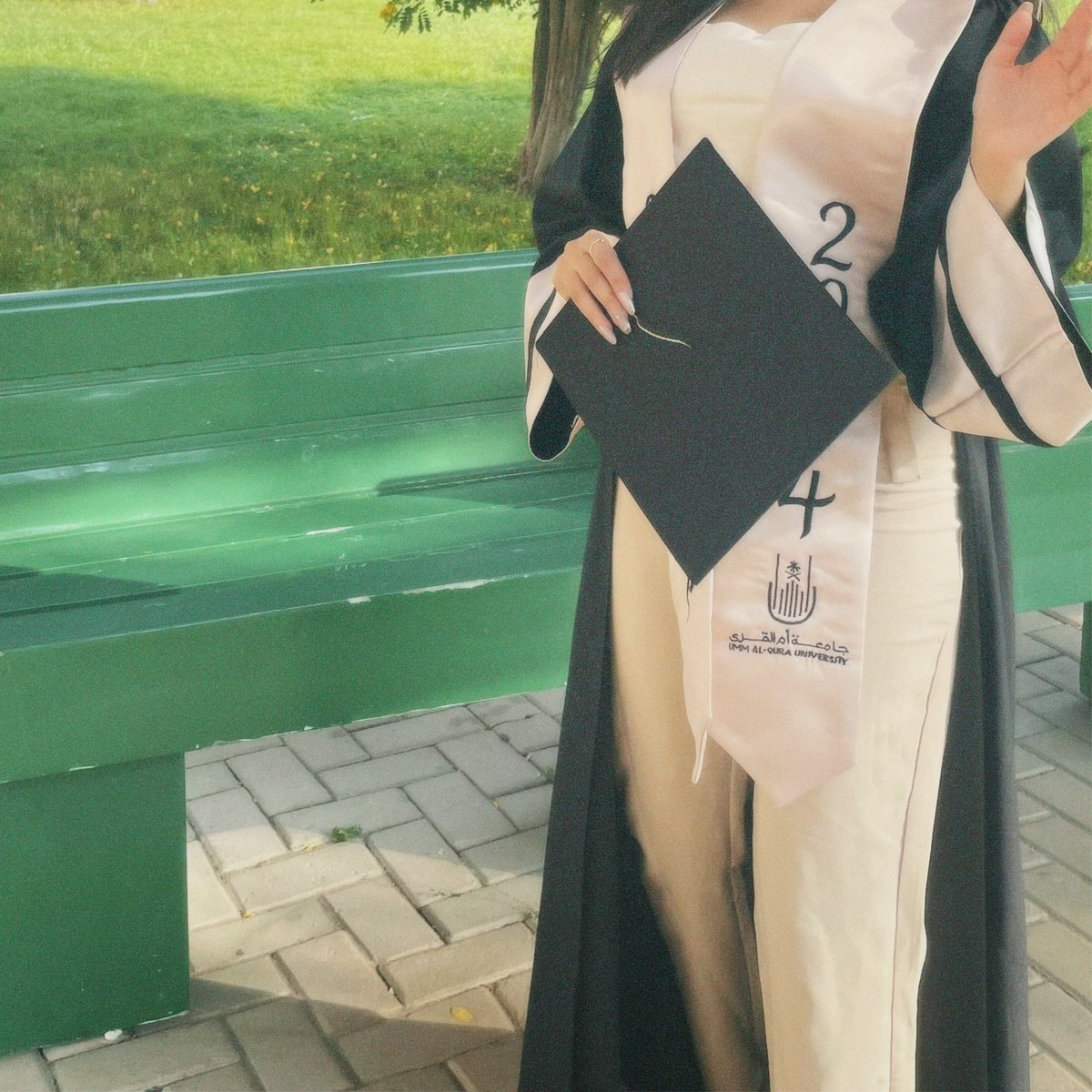 لك الحمد والأفراح ترقص في دمي، لك الحمد والأحلام: ضاحكة الثغر، لك الحمد لا أوفيك حمدًا 

تم بحمدالله تخرجي من جامعة ام القرى وحصولي على درجة بكالوريس🎓🤍