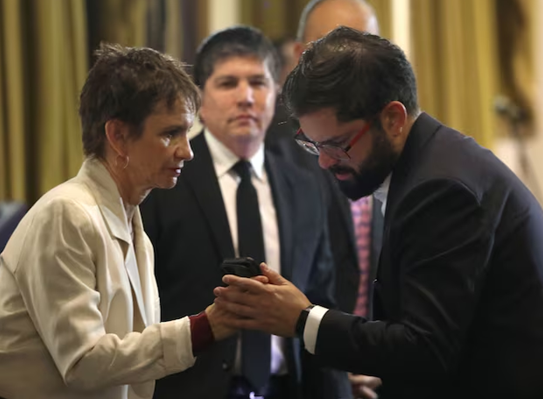 SebastianRochaZ's tweet photo. 🔹Si la victima no denuncia a Monsalve, aun tendríamos a un violador a cargo de la seguridad.

🔹Si La Segunda no se anticipa con la noticia, en La Moneda pretendían seguir con Monsalve en sus funciones.

Para que tengamos una idea de la calaña de gente que nos gobierna. https://t.co/1dt91MBZ2j