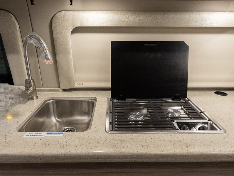 mhs2go's tweet photo. ✨ This New 2024 Jayco Swift 20T 💻 https://t.co/bKhwX2pMsH  is gas-powered &amp; 21 ft! It sleeps 2 &amp; has a wet bath. Relax after a day of driving by watching TV or sit outside &amp; enjoy nature in the shade of your awning! 🗺
#Motorhomes2Go #Travel #ClassB https://t.co/6CxFrERF1b