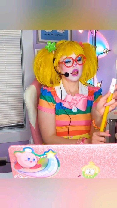 Who else likes to Whistle while they work? 🍑💨✨
🪈🎶🎵
Don't miss the chance for more clowny music at @helloclownhouse ❄️ SEASONS 🔴 BEEPINS❄️
🎄🤡
#clowngirl #dragclown #chicagocomedy #rainbowcore #clowncore #boystown instagr.am/p/DChMpYWxisj/