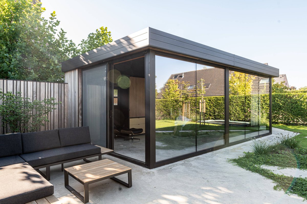 WillemsVerandas's tweet image. 🏡 Zoek je een thuiskantoor met zicht op groen? Willems Veranda’s biedt woonuitbreidingen die perfect zijn voor zelfstandigen! Geniet van een rustige werkplek met daglicht en uitzicht op jouw tuin. 🍃 #WillemsVerandas #Woonuitbreiding #Zelfstandigen