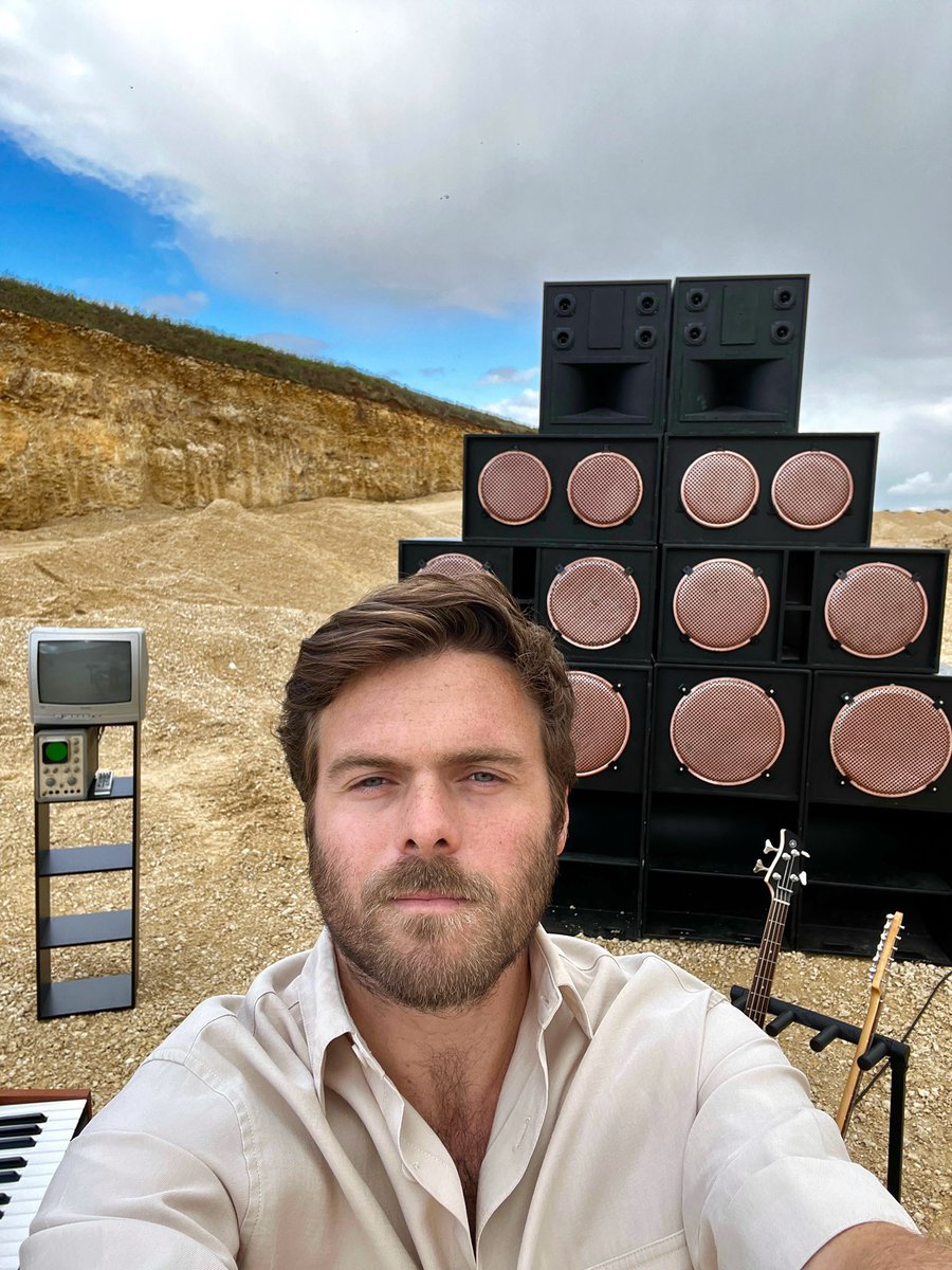 kartellmusic's tweet photo. Paris ! I’m hosting a premiere screening of my first live session this Saturday at @hark.paris 📽️
Come say hi, get a vinyl, check out the merch and listen to the album on a hi-fi system 📡 https://t.co/ydSG494ZUV